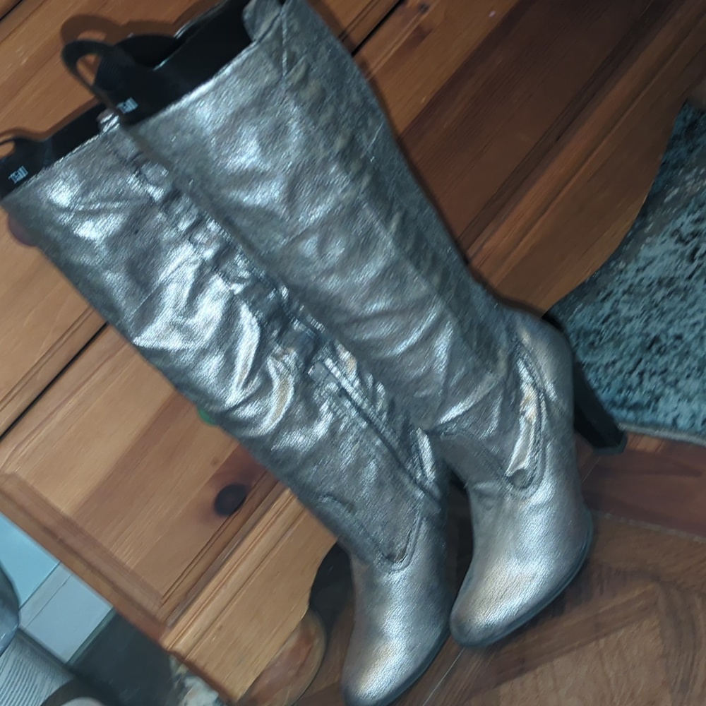 NWT Newport News Tall Silver Heeled Boots …Great Condition. Size 9